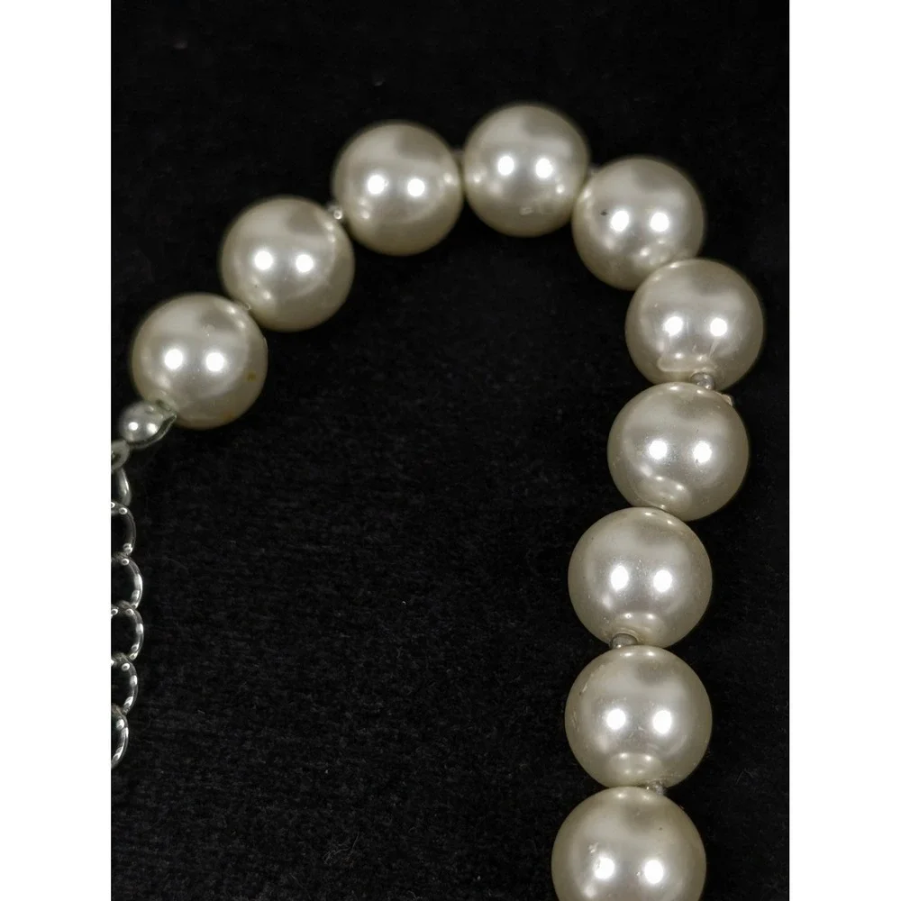 White Glass‎ Pearl Necklace 26